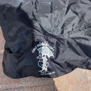 Golf bag rain cover universal model fits all 
With adjustable Velcro straps